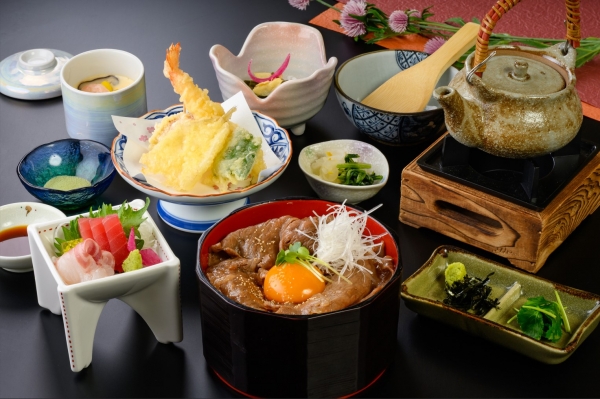 【 口いっぱいにお肉の旨みが広がる♪国産牛まぶし膳！！】