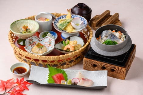 各店舗のお品書き「季節のおすすめ」ページをご確認ください。