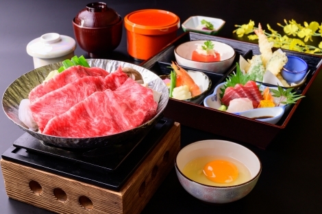 松花堂御膳とすき焼き鍋