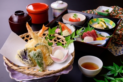 松花堂御膳と天婦羅盛り合わせ